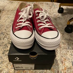 Converse Chuck Taylor Platform / Burgundy 6w